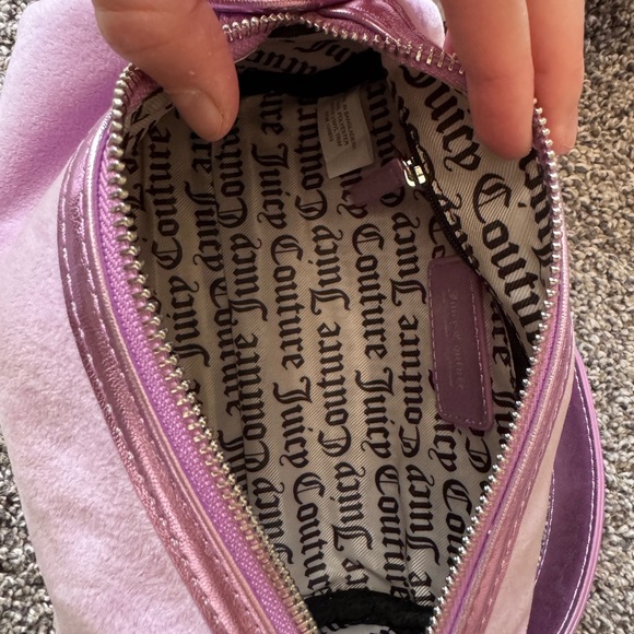 Juicy Couture NWT Velvet Lavender String of Pearls Roll Bag - Picture 4 of 7